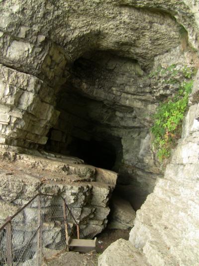 Caverne de Saint-Léonard 